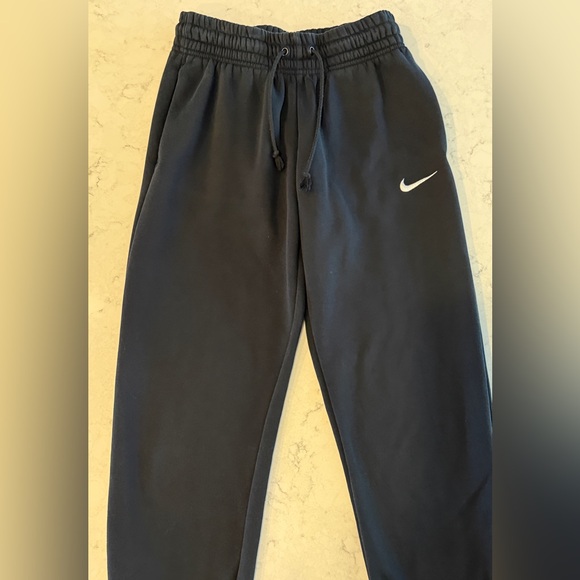 Nike Phoenix Fleece, Women's Mid-Rise Sweatpants
Size XS (0–2) - Picture 5 of 6